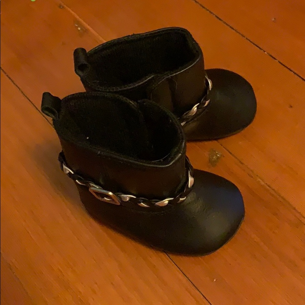 Black Velcro closed baby boots size 0-3